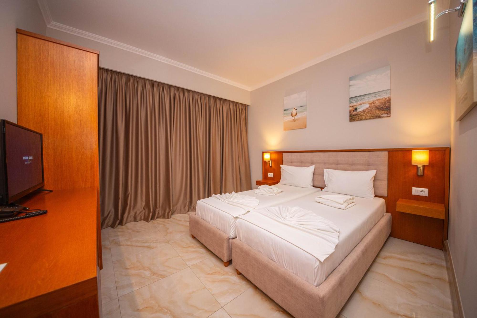 Hotel Sole Mare Ksamil Exterior photo